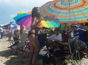 Beach Voyeur 1 Blonde 1 Brunette v7bnmubjgi