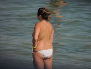 A Topless MILF With Her Husband on the Beach-f7bnm1ggjb.jpg