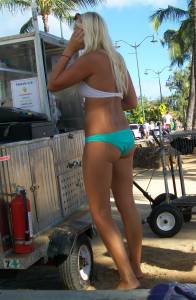 Beach Voyeur 1 Blonde 1 Brunette k7bnmuf4oy