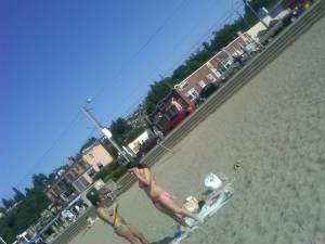 Italian Girls On The Beach x102 27bnwqj0gx