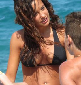 Italian Girls On The Beach x102 f7bnwoqbd4