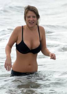 Italian Girls On The Beach x102 77bnwqffqw