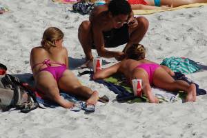 Italian Girls On The Beach x102 f7bnwplozz