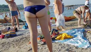 Italian Girls On The Beach x102 o7bnwo2q55