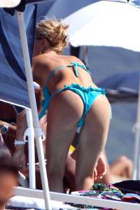 Italian-Girls-On-The-Beach-x102-v7bnwpw7u1.jpg