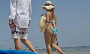 Italian Girls On The Beach x102-u7bnwo5whn.jpg