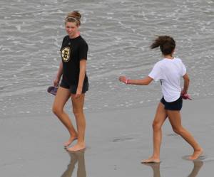 Italian Girls On The Beach x102 s7bnwpj5sz