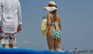 Italian Girls On The Beach x102 u7bnwo7tsd