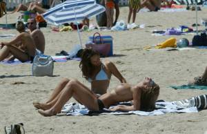 Italian Girls On The Beach x102 y7bnwqtzsv