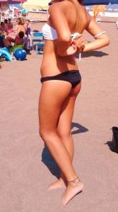 Italian-Girls-On-The-Beach-x102-e7bnwpiwvl.jpg