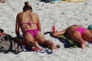 Italian Girls On The Beach x102 s7bnwp91cj