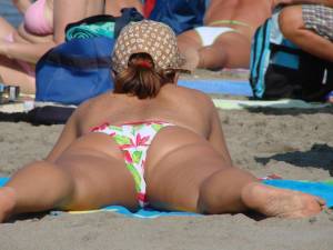 Italian Girls On The Beach x102 y7bnwqsmon