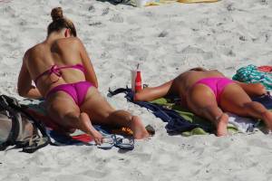 Italian Girls On The Beach x102 d7bnwppqyj