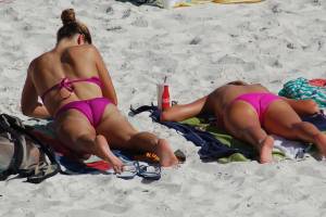 Italian Girls On The Beach x102-d7bnwppqyj.jpg