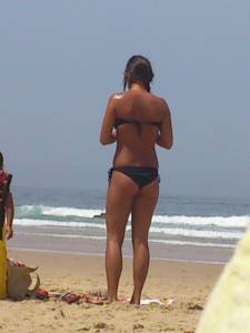 Italian Girls On The Beach x102 f7bnwq3o3g