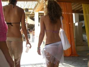 Italian Girls On The Beach x102 s7bnwqx4zk