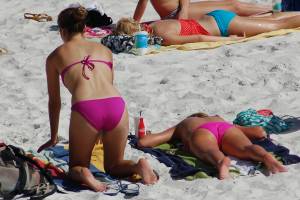 Italian Girls On The Beach x102 s7bnwpmoiv