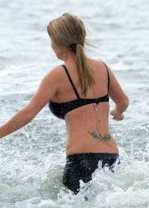 Italian Girls On The Beach x102 z7bnwqcthl