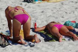 Italian Girls On The Beach x102 37bnwpo526