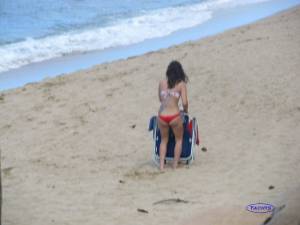 Spying girl on beach voyeur candid x97-e7bokj1ly5.jpg