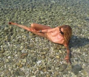 Sexy Italian Mature Topless Vacation [x48]-a7bo66ivf5.jpg