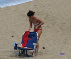 Spying girl on beach voyeur candid x97-i7bok9ln2p.jpg