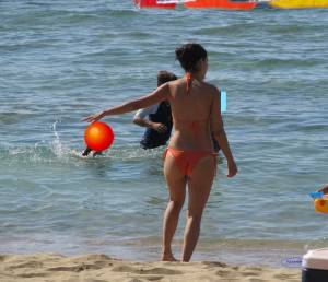 Spying-girl-on-beach-voyeur-candid-x97-d7bokl5r2y.jpg