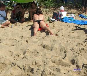 Spying girl on beach voyeur candid x97-l7bokjvwdo.jpg