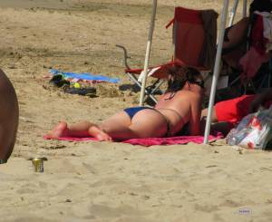 Spying-girl-on-beach-voyeur-candid-x97-m7boklha5l.jpg