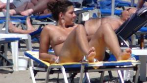 Beach Voyeur Topless Brunette [x16]-i7bo6n0yio.jpg