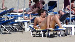 Beach-Voyeur-Topless-Brunette-%5Bx16%5D-j7bo6neg2m.jpg