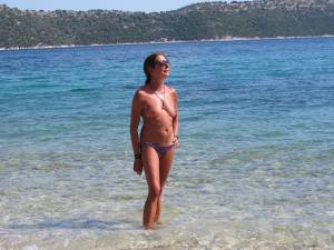 Sexy Italian Mature Topless Vacation [x48] 37bo66pvsa