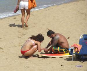Spying girl on beach voyeur candid x97-n7bok9we3y.jpg