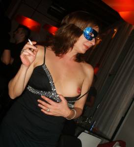 Sexy Italian Mature Topless Vacation [x48] 17bo66kh65