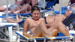 Beach-Voyeur-Topless-Brunette-%5Bx16%5D-n7bo6ngq5p.jpg