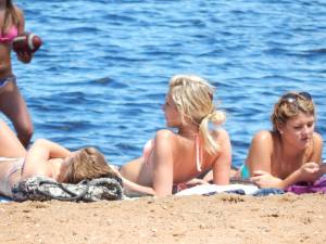 Group of Sexy Teens - at the Beach-o7bos391h1.jpg
