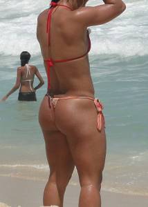 Brazilian Beach Voyeur Candids (x121) n7borubzke
