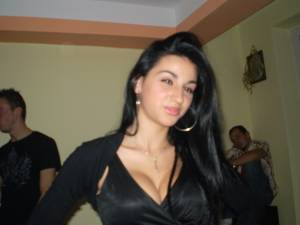 Roxy-Romanian-%28ex%29-Escort-%28x129%29-e7boqd83ww.jpg