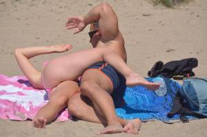Horny couple on the beach f7bovk8wch
