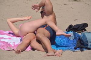 Horny couple on the beach 07bovk6z0b