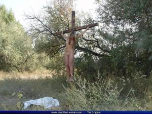 Olivia Goes Crucifixion [x102] n7bparvg1p