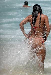 Brazilian Beach Voyeur Candids (x121) l7boru14hy