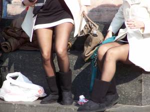 Italian Girls On The Street-17bpigpz6y.jpg