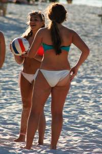 Beach Voyeur - Teen in white bottom.. oh my 17bqi055dg