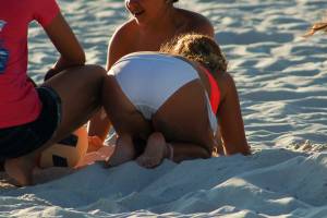 Beach-Voyeur-Teen-in-white-bottom..-oh-my-v7bqi03evb.jpg