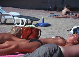 Amateur Topless Girls on Beach Voyeur Candids-p7bqqenfeg.jpg