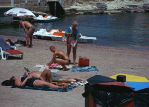 Amateur-Topless-Girls-on-Beach-Voyeur-Candids-h7bqqg6qbi.jpg