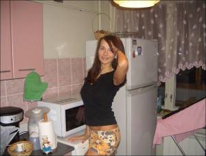 Young brunette wife at home [x28]-p7bqqh8aar.jpg