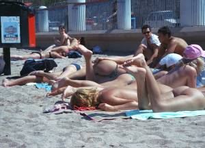 Amateur Topless Girls on Beach Voyeur Candids-s7bqqgwkwu.jpg