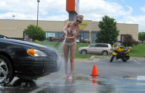 Bikini-Carwash-Babes-57bqs5gi4l.jpg